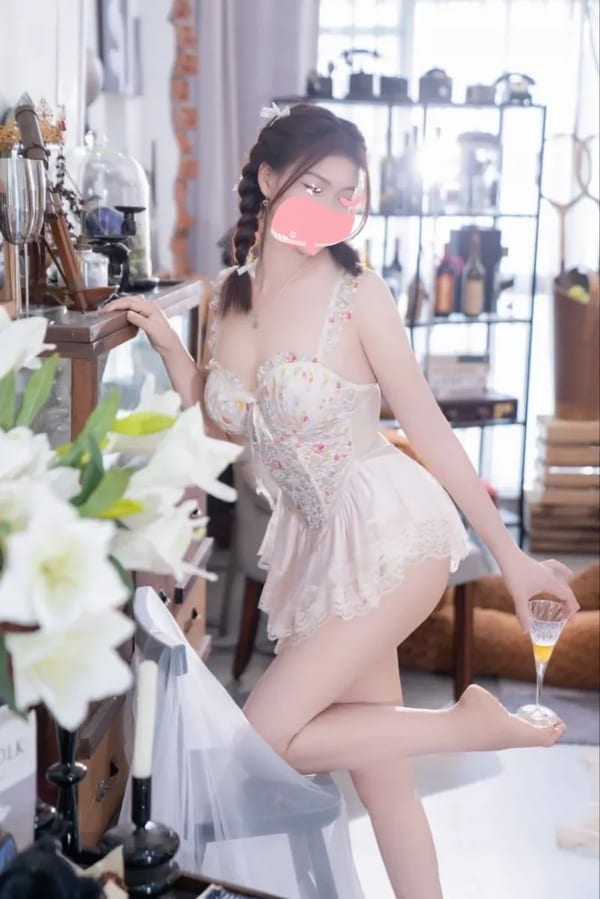 Bé Loan- em hàng nóng hổi, thơm ngon!!!