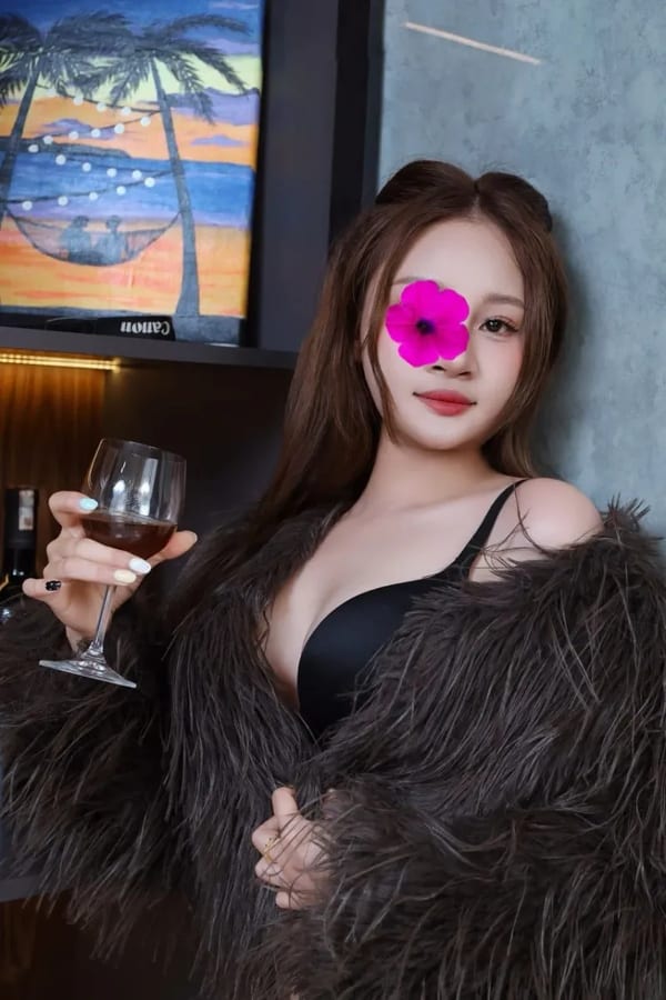 GÁI TEEN XINH _BĂNG BĂNG _ DA TRẮNG _VÚ TRÁI ĐÀO_ NGỌT NGÀO TÌNH CẢM