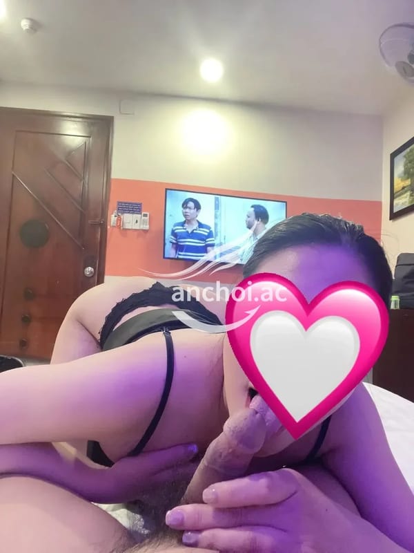 Em nó sexy và dâm lắm. Body đẹp chắc nịch. Mặt xinh, vú bướm ngon