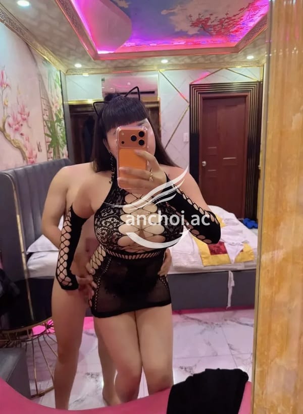 Quá Ưng chym. Làm tình dâm. Ăn mặc sexy. E nói chuyện ngọt ngào tình cảm