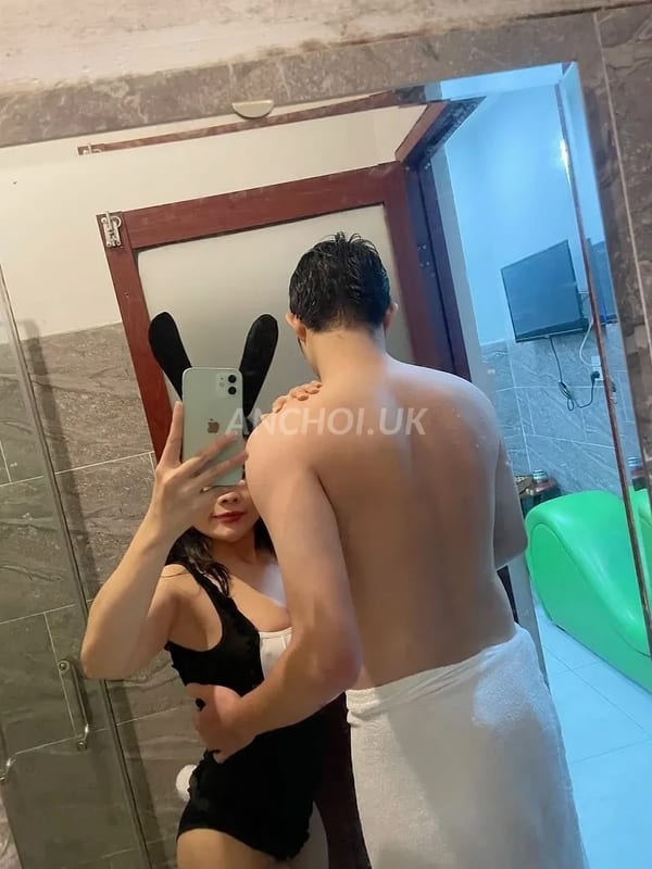 Bé rất thân thiện, nhẹ nhàng tình cảm. Thái độ phục vụ quá ok