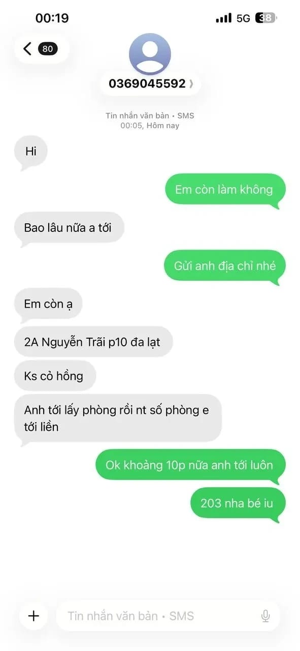 Em bú cu sướng tê người